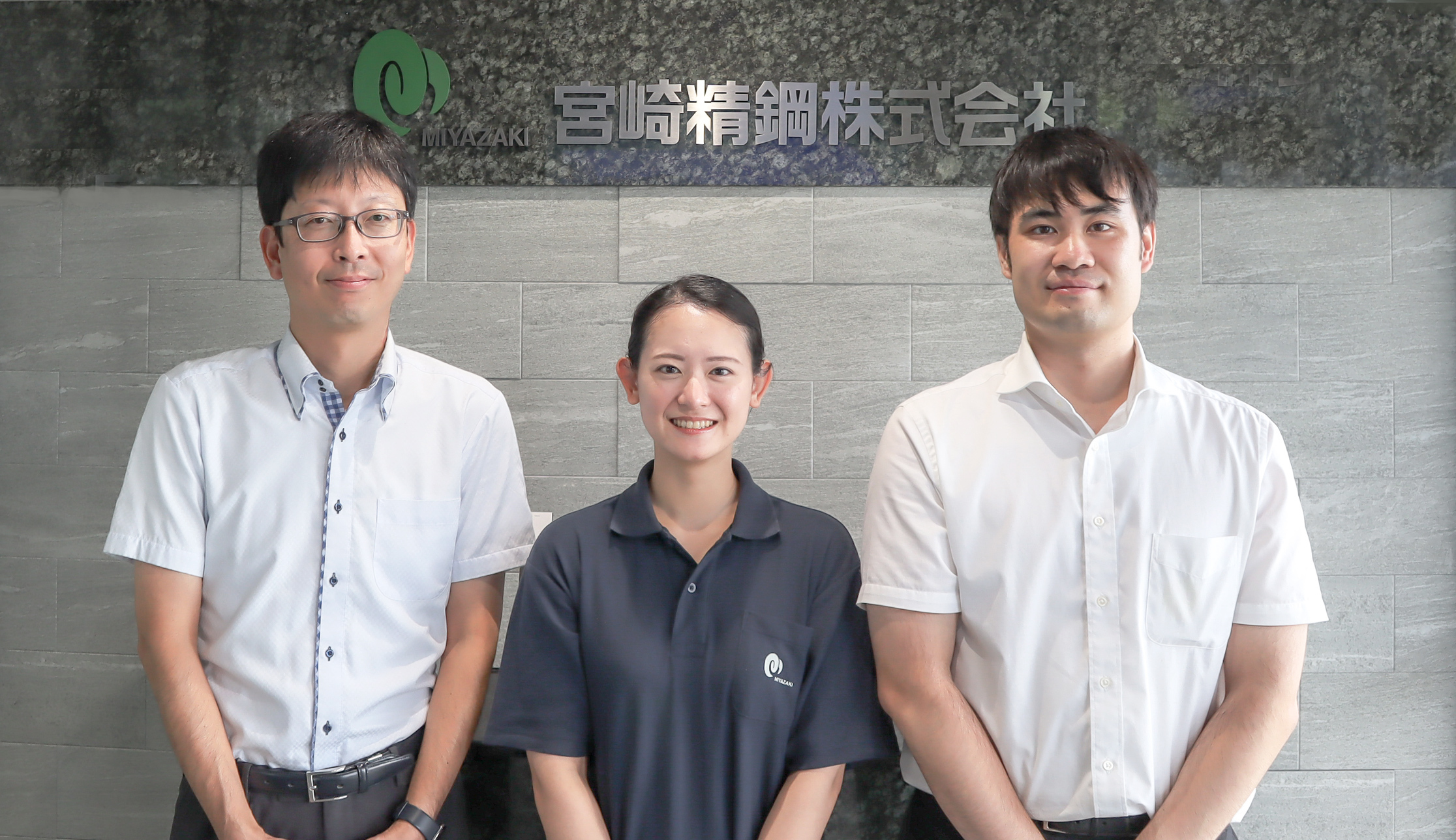 話し合いをしている写真