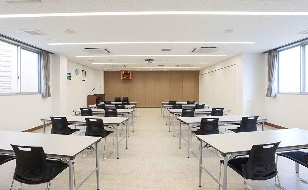 講堂の内観の写真